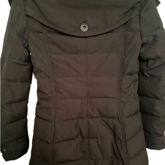 BURBERRY Authentic Puffer Coat with Fur-Trimmed Hood - Picture 5 of 12